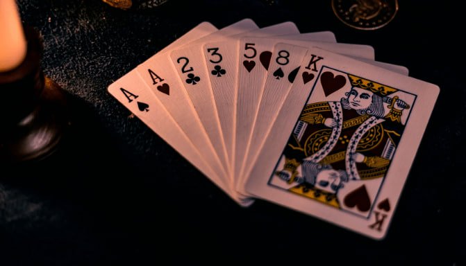 Interface permainan Live Dealer kix388 dengan chat dealer dan opsi taruhan
